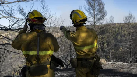 Espanha enfrenta incêndios devastadores com reforço aeroterrestre