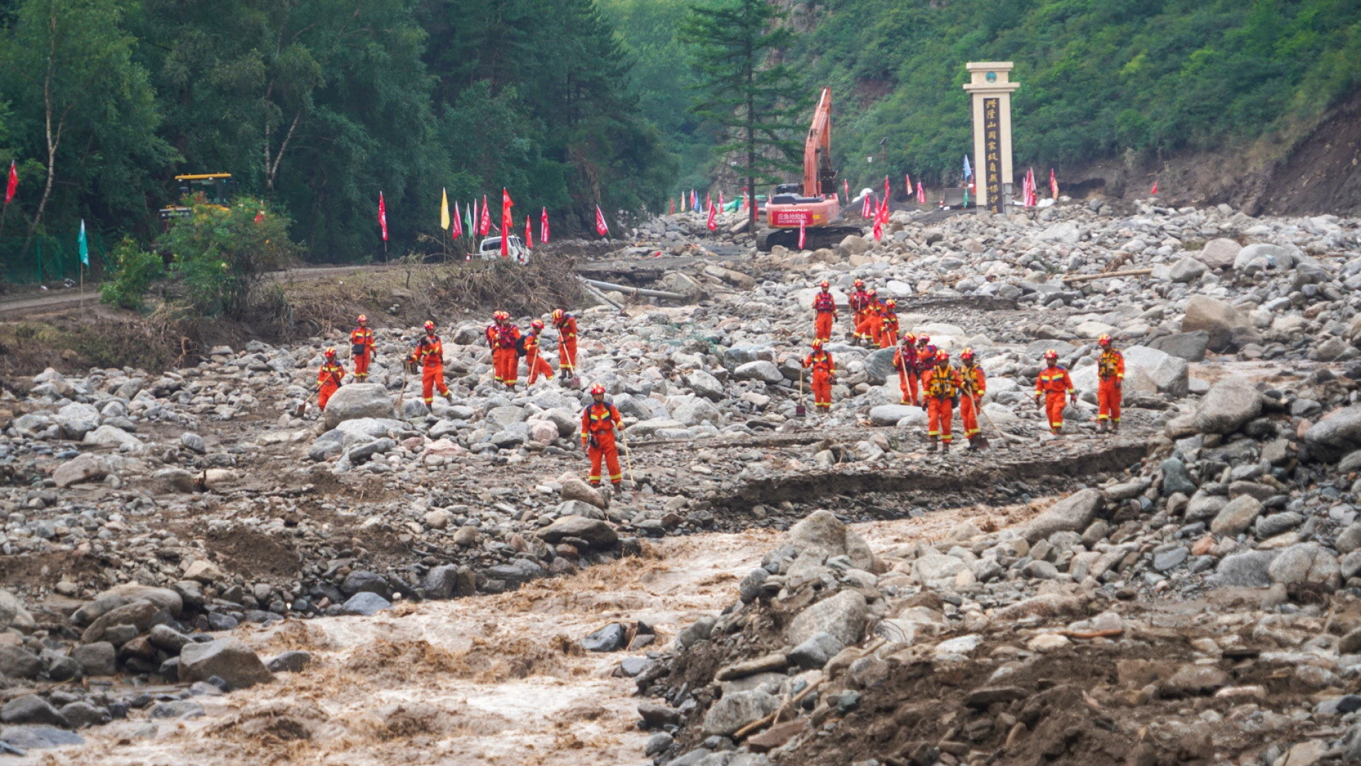 Tragédia no Norte da China: Oito Vítimas e Quatro Desaparecidos Após Inundações