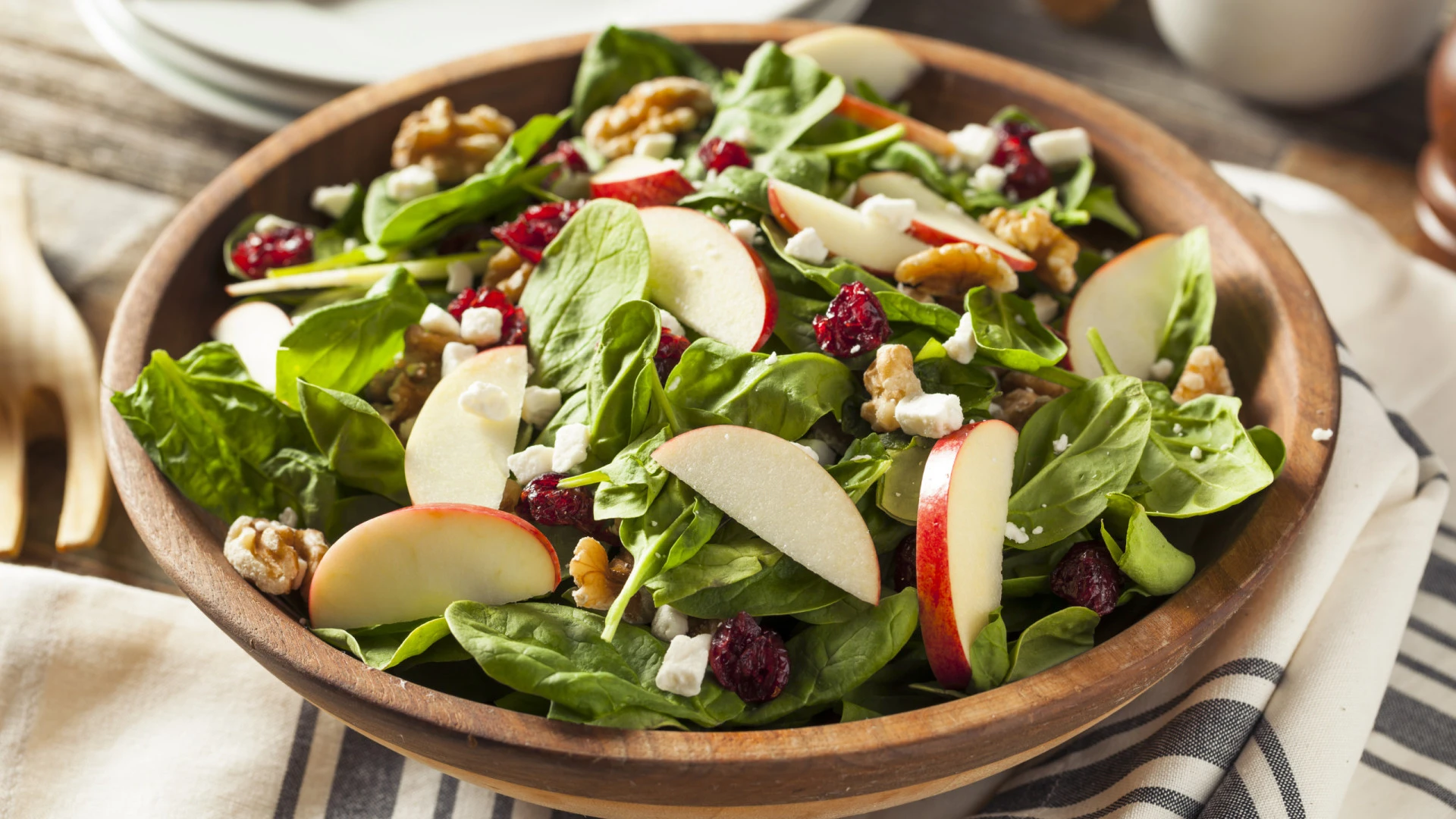 Delícias de Verão: Saladas Refrescantes com Maçã