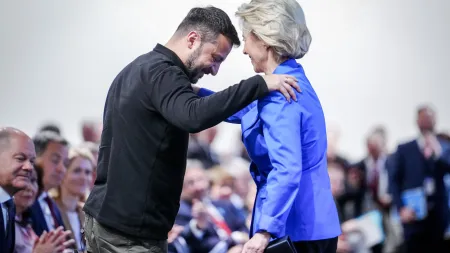 Von der Leyen junta-se a Zelensky em Washington