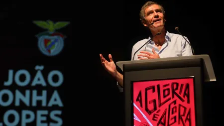 "Benfica vence, mas árbitro volta a ser alvo de críticas"