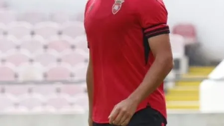 Penafiel e Oliveirense empataram em homenagem a André Silva