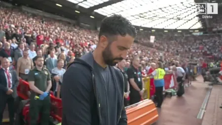 Homenagem Comovente a Diogo Jota Antes do Clássico Manchester-Arsenal