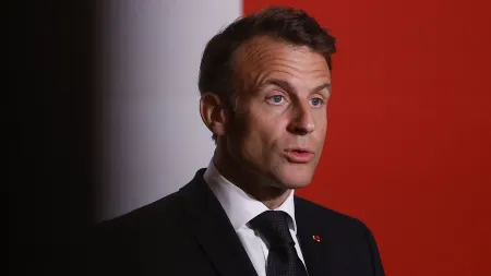 "Macron defende união europeia na apoio à Ucrânia contra a agressão russa"