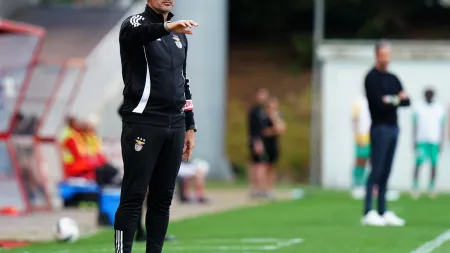 Empate do Benfica B em casa com regresso de Tomás Araújo