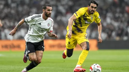 Rafa Silva brilha e garante triunfo dramático para o Besiktas na Liga Turca
