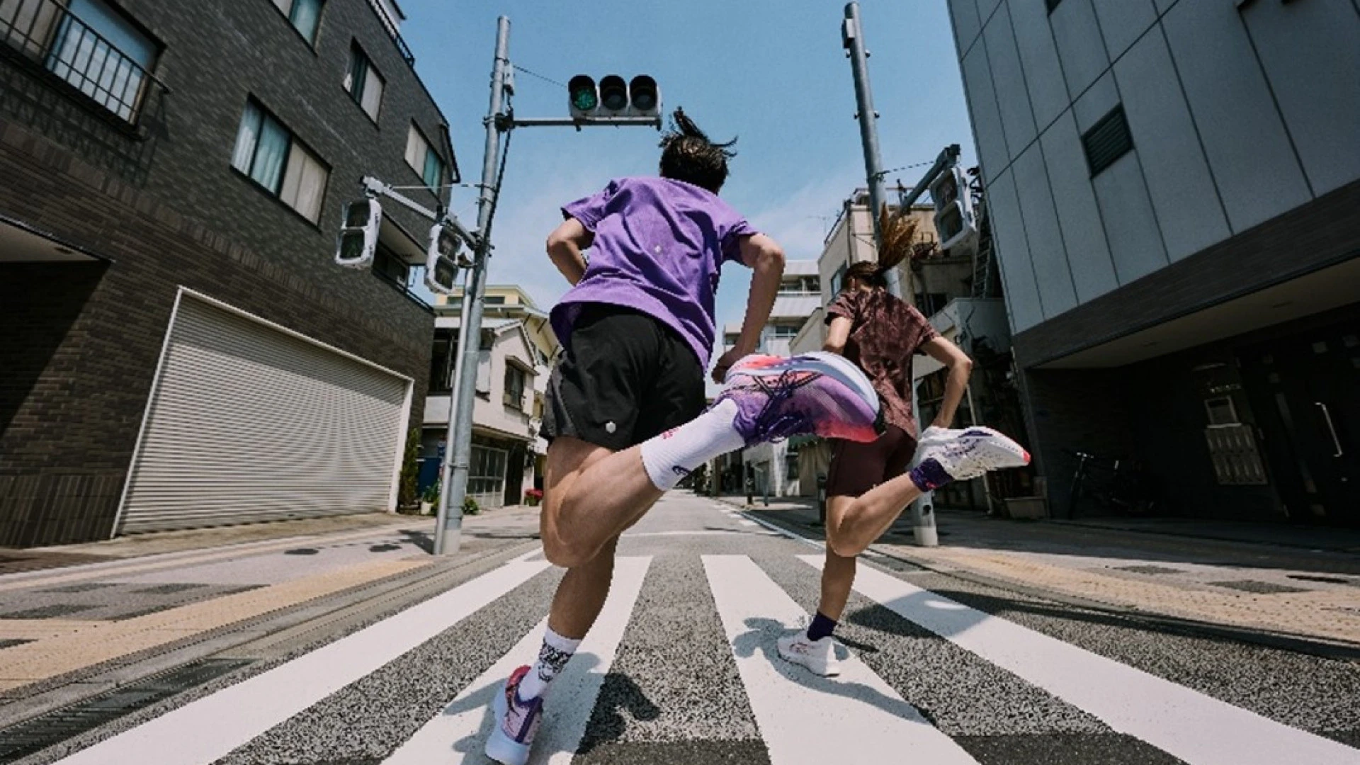 Novas sapatilhas da Asics inspiradas na vibrante Tóquio chegam em setembro