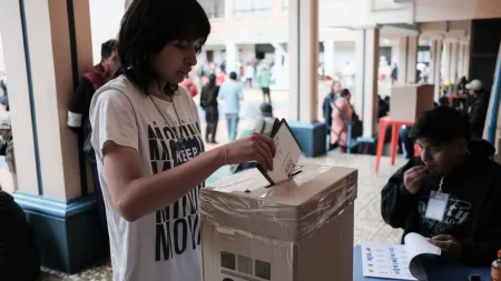 Dois Candidatos de Direita Avançam para a Segunda Volta nas Presidenciais Bolivianas