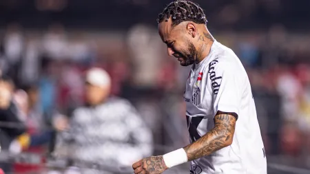 Neymar desolado após histórica derrota do Santos: "Foi uma vergonha"