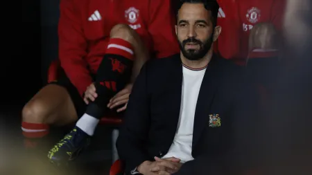 Rooney sugere que Manchester United deve apostar em Donnarumma