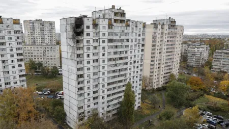 Alerta aéreo marca início de negociações cruciais em Kyiv