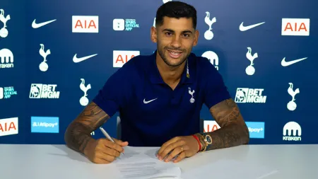 Cristian Romero assegura futuro no Tottenham com renovação contratual
