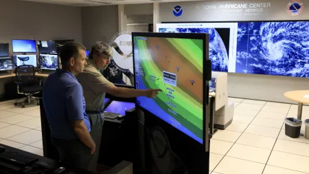 Furacão Erin leva a evacuação em ilhas da Carolina do Norte