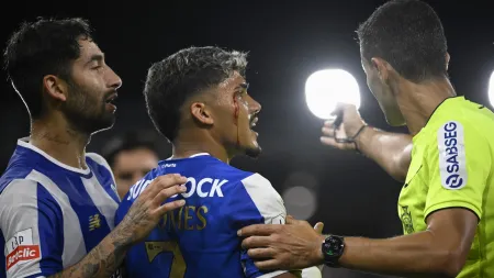 FC Porto triunfa, mas Nuno Lobo questiona a arbitragem: "Corrupção no futebol"