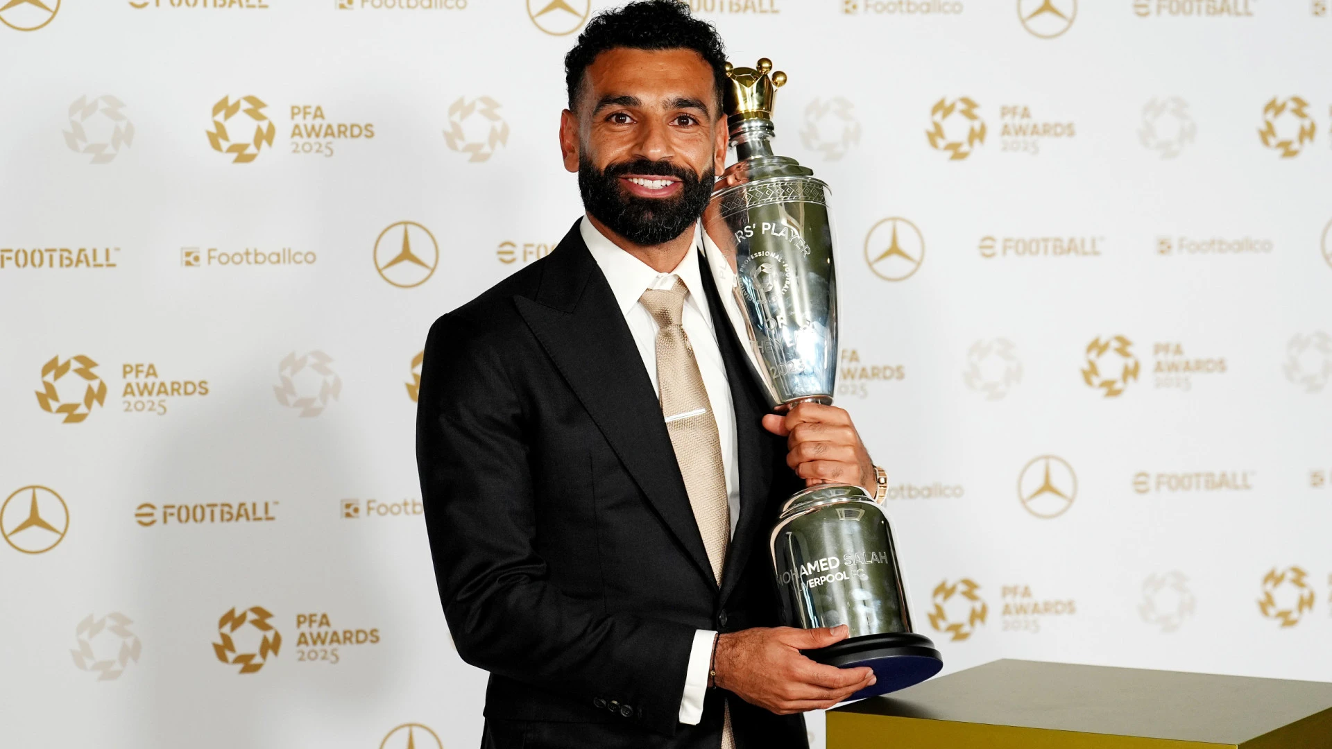 Mohamed Salah faz história ao conquistar terceiro prémio da PFA