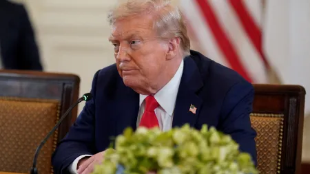 "Melania Trump apela à paz num momento de crise, segundo Donald Trump"