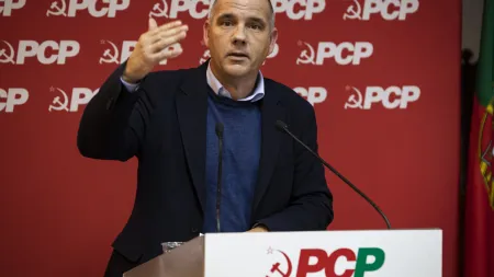 PCP critica PS por recusa em debater incêndios na Assembleia da República