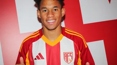 Diogo Spencer junta-se ao AVS em empréstimo do Benfica