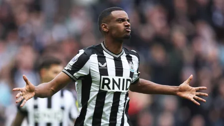 Isak rompe silêncio sobre a sua situação no Newcastle: "Promessas foram quebradas..."