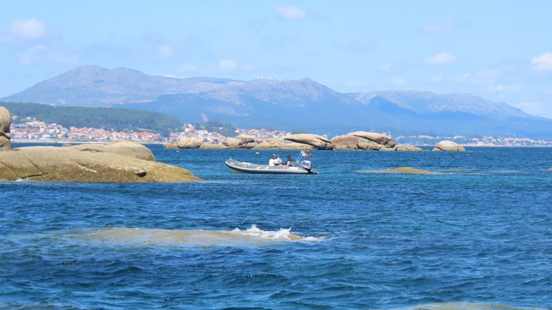 Embarcação portuguesa detida por pesca ilegal nas Ilhas Atlânticas