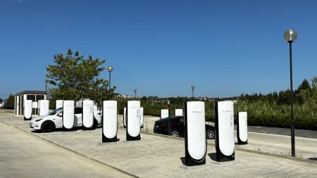 Expansão da rede de carregamento da Tesla em Portugal atinge novos marcos