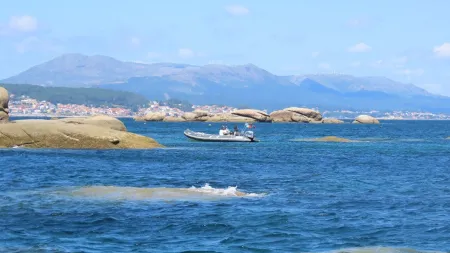 Embarcação portuguesa detida por pesca ilegal nas Ilhas Atlânticas