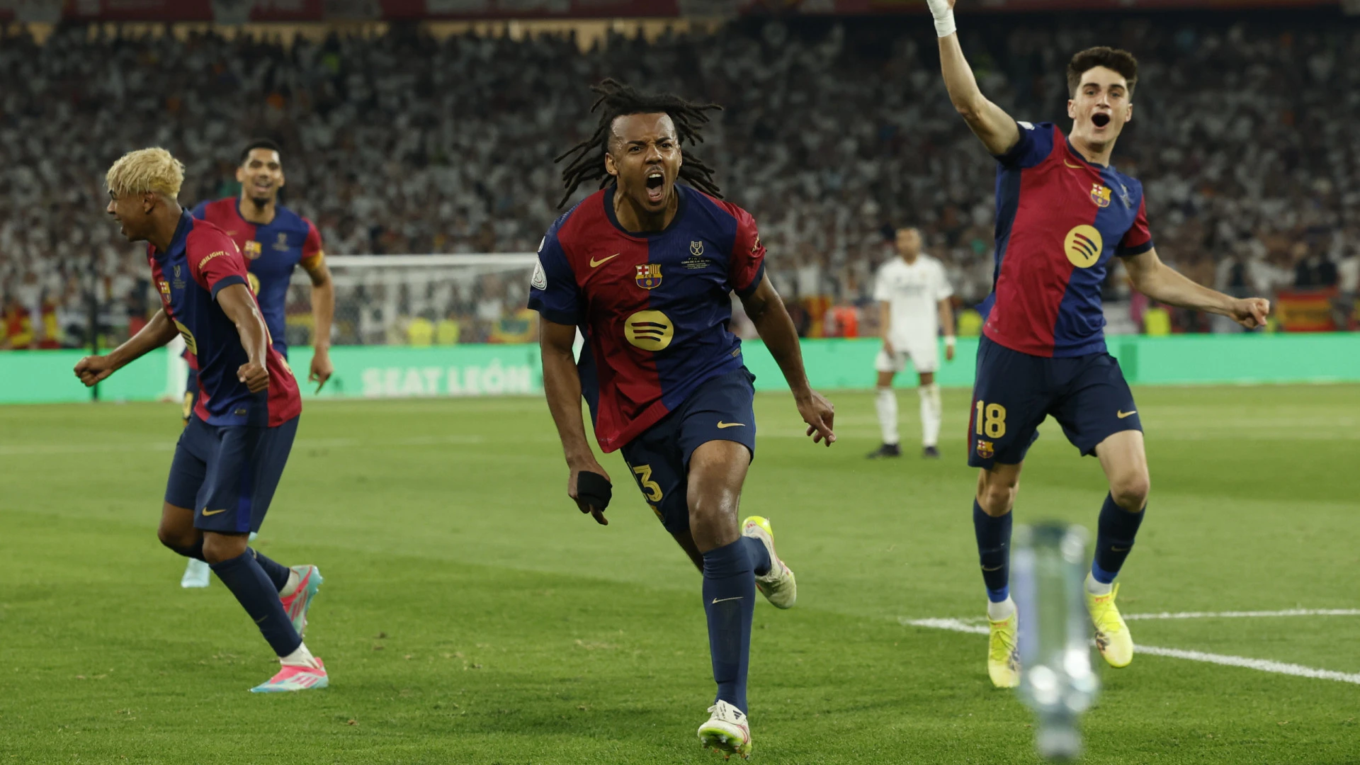 Jules Koundé renova contrato com o Barcelona até 2030 e mira Liga dos Campeões