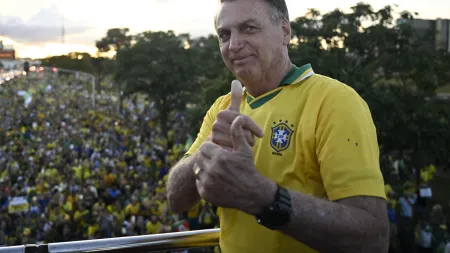 Bolsonaro sob investigação por tentativa de evasão do Brasil