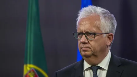 Críticas severas de Eduardo Cabrita à ministra da Administração Interna