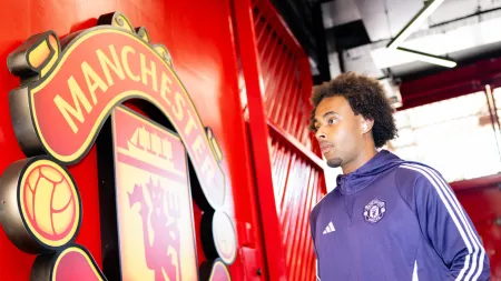 PSV considera Zirkzee para reforçar ataque após lesão de Plea
