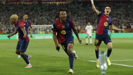 Jules Koundé renova contrato com o Barcelona até 2030 e mira Liga dos Campeões