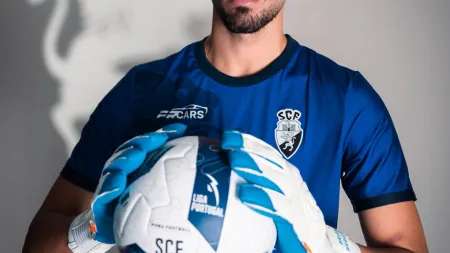 Brian Araújo é o novo reforço do Farense por duas temporadas