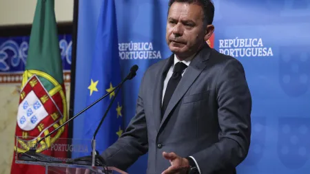 Governo anuncia apoio total na reconstrução de casas afetadas por incêndios