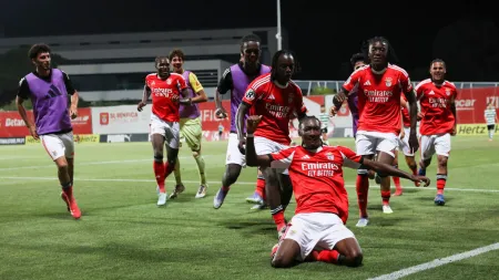 Benfica protagoniza reviravolta épica em dérbi da Liga Revelação