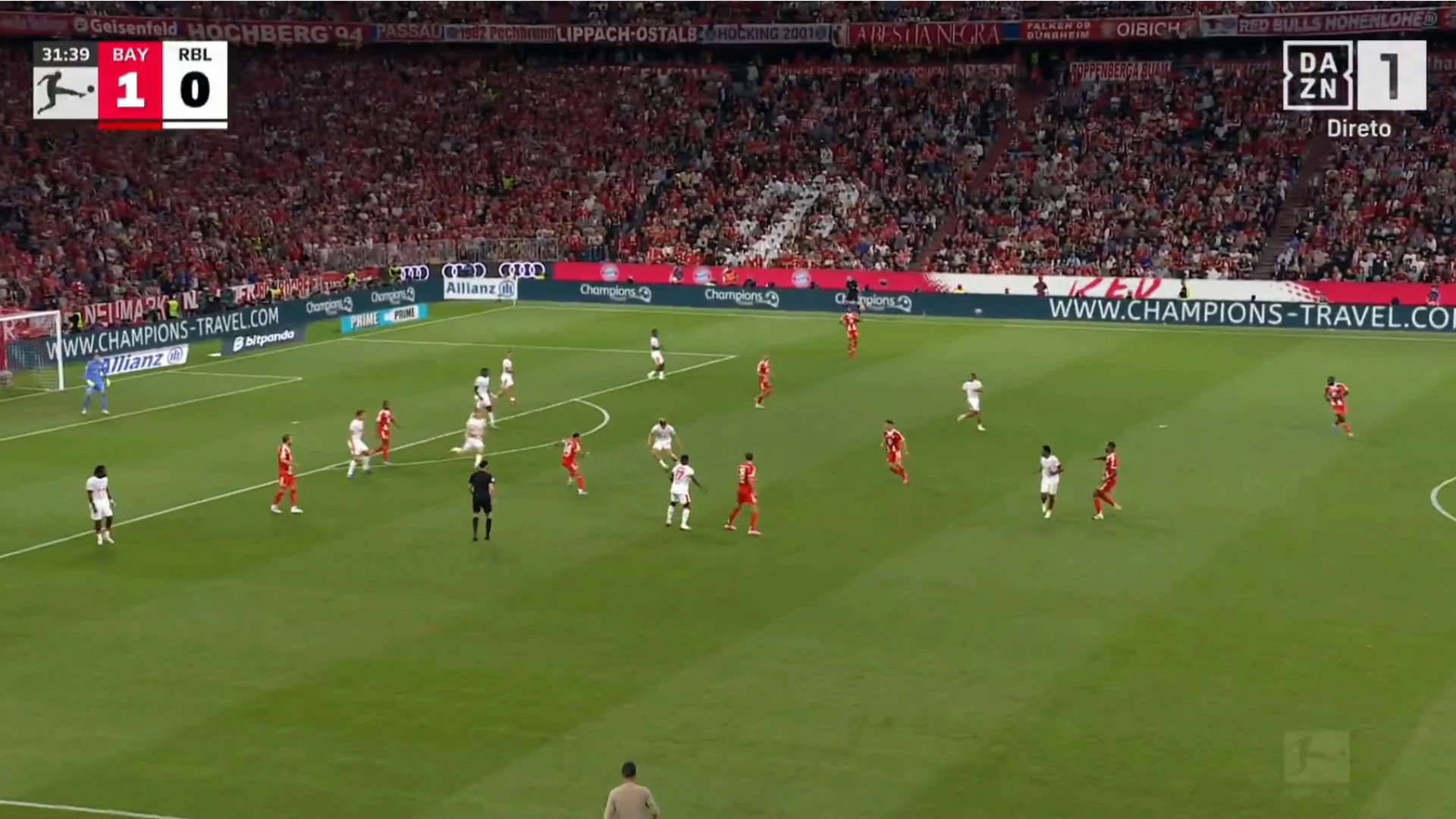 Luis Díaz encanta em estreia pelo Bayern com golo fantástico