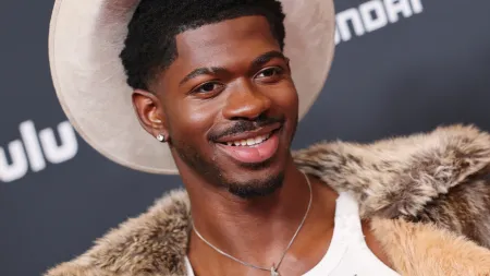 Lil Nas X encontrado em estado preocupante e hospitalizado em Los Angeles