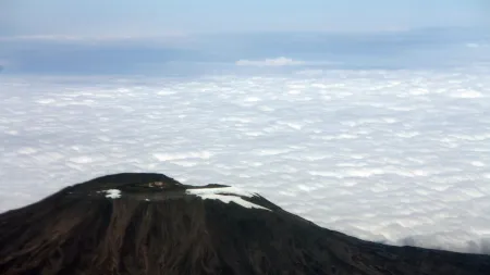 A Solidão dos Desafios: Atleta Português Conquista o Kilimanjaro de Bicicleta
