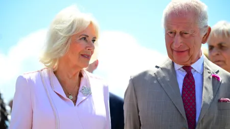 Camilla e Carlos III lidam com uma praga de vespas na sua residência rural
