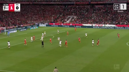 Luis Díaz encanta em estreia pelo Bayern com golo fantástico