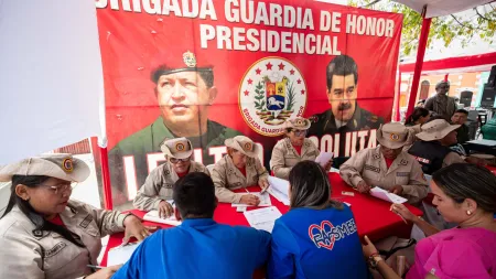Maduro aplaude o alistamento das milícias em resposta aos EUA