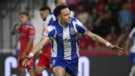 Pepê fica de fora do FC Porto-Casa Pia devido a lesão ocular