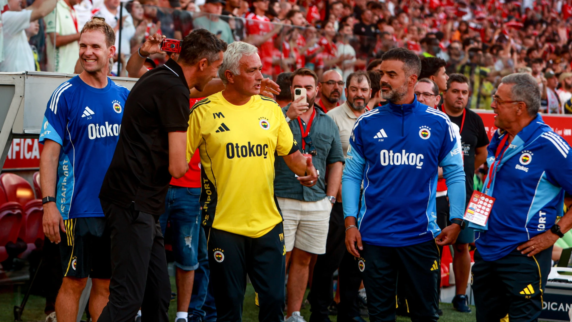 Encontro decisivo: Benfica enfrenta Fenerbahçe em busca da 'Champions'