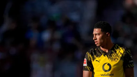 Conflito no Borussia Dortmund: Pais de Bellingham questionam utilização do filho após substituição