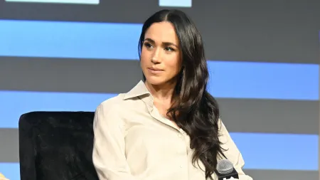 Meghan Markle revela peculiaridades do vestuário na realeza britânica
