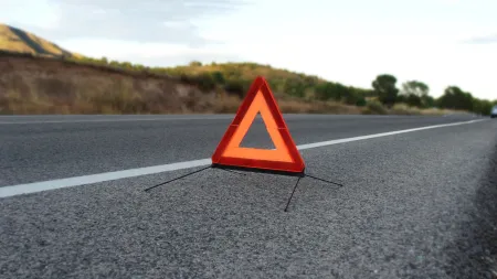 Ciclista de 65 anos sofre ferimentos graves em colisão com pesado em Bragança