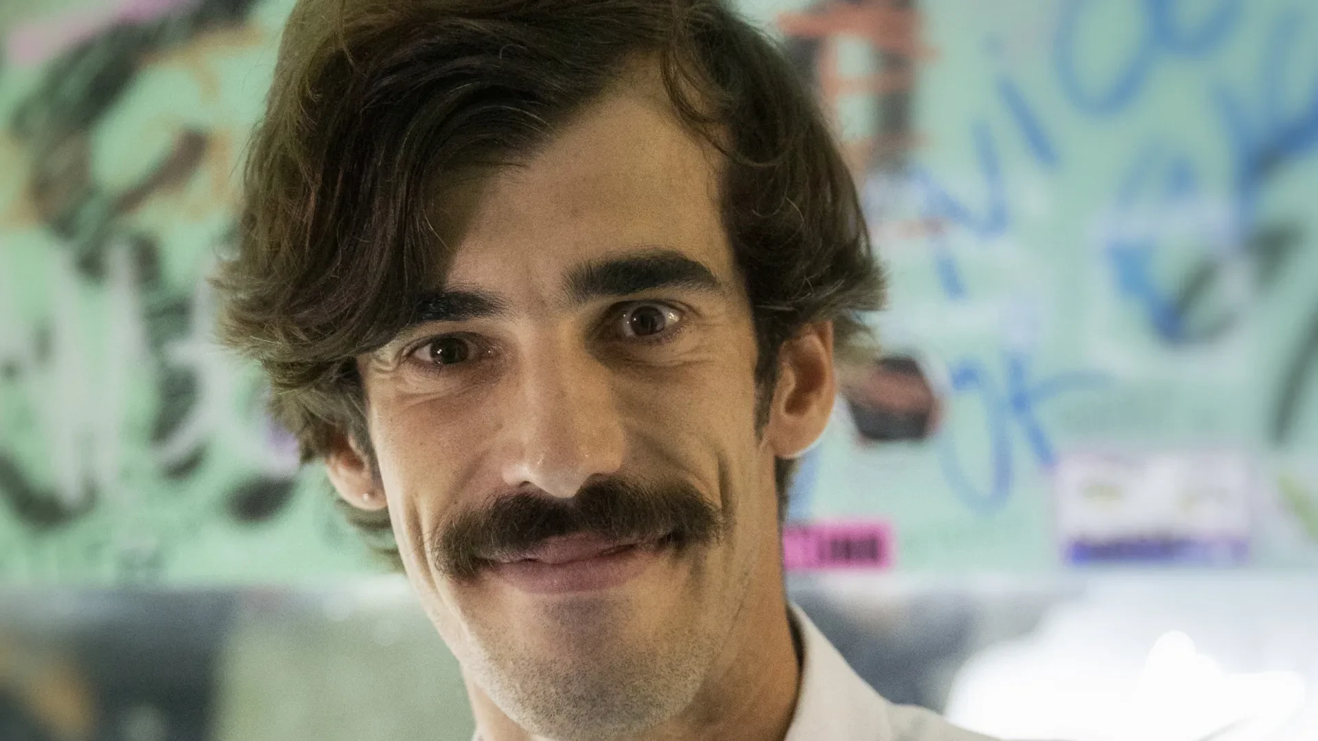 "Desmistificando a Guerra Colonial: A Abordagem Acessível de David Moreira"