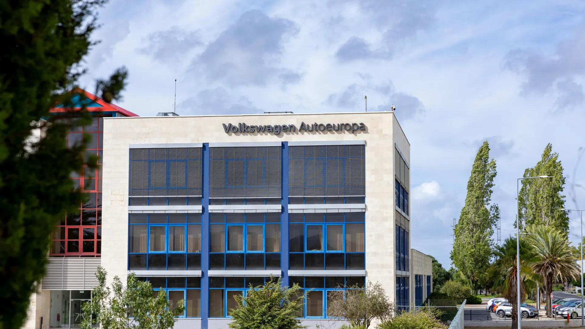 Produção da Autoeuropa assegurada por mais uma semana apesar da crise de semicondutores