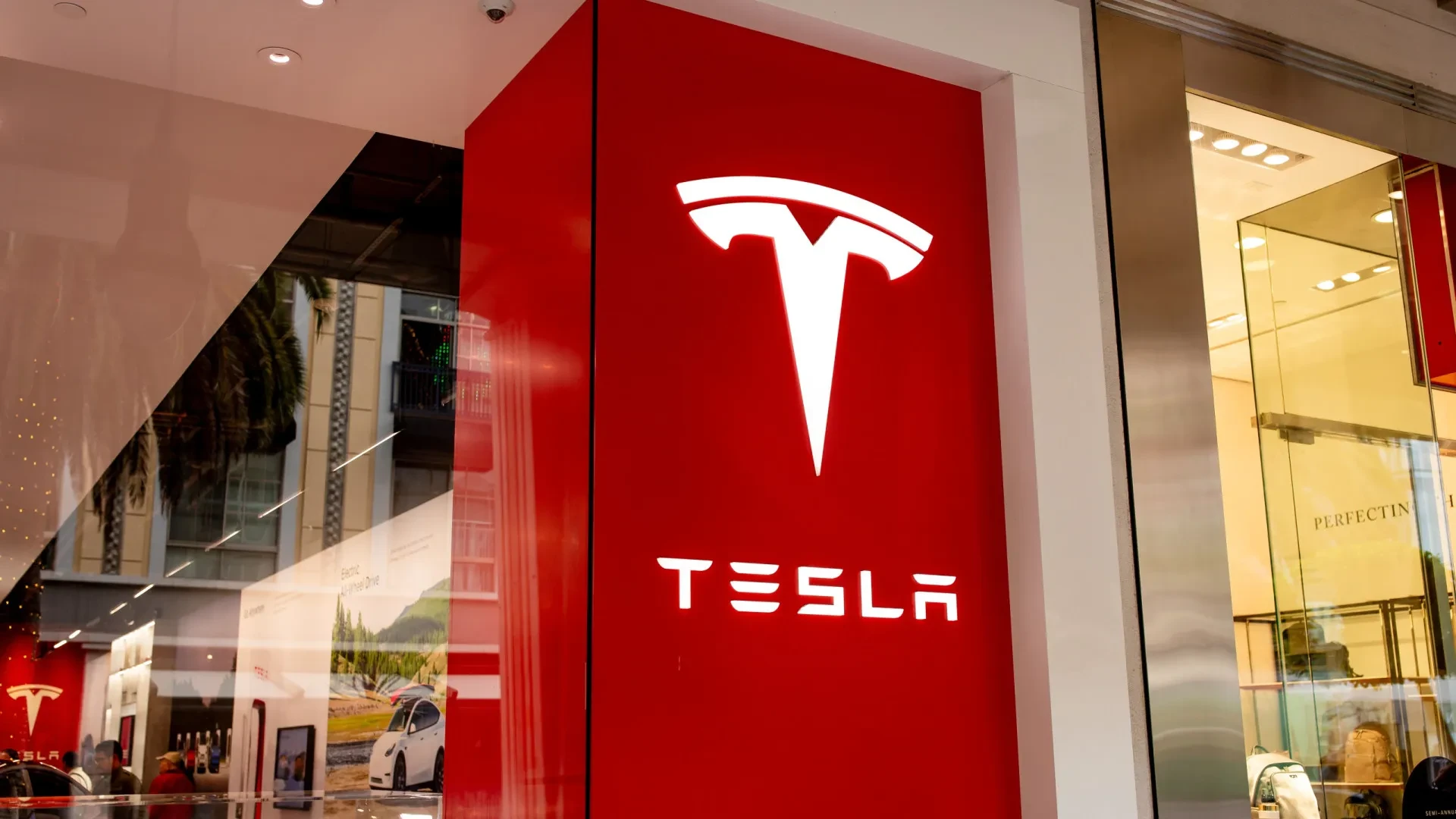 Futuro da Tesla em xeque: Carlos Tavares levanta preocupações