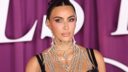 Kim Kardashian fala sobre aneurisma cerebral e o papel do stress