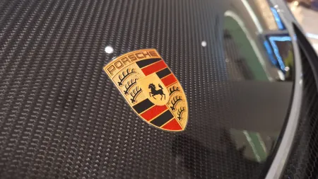 Porsche atravessa tempos difíceis, mas avança com otimismo
